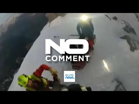 NO COMMENT: Rescatan con un helicóptero a tres alpinistas polacos atrapados en una cima de los Alpes