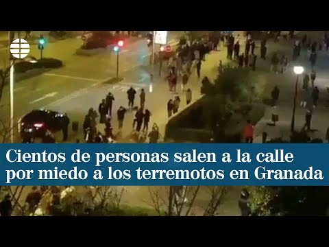 Cientos de personas salen a la calle por miedo a los terremotos en Granada