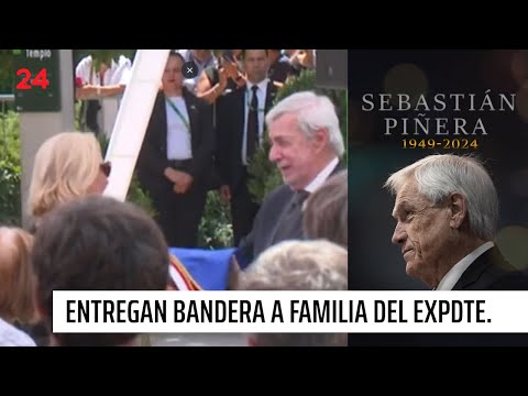 Canciller van Klaveren entrega bandera a la familia del expresidente Piñera | 24 Horas TVN Chile