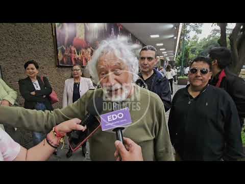 RAFAEL INCLÁN Se le juntan las muchachas afuera del teatro  MES del Teatmento ya tiene El suyo?