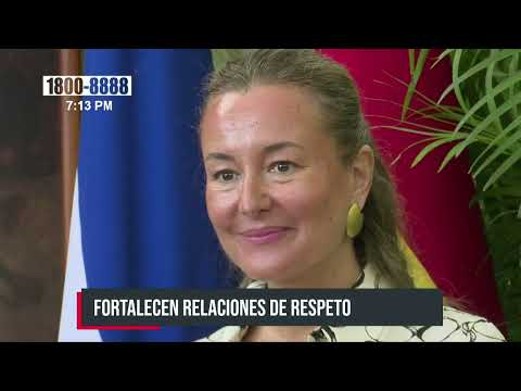 Nueva embajadora de España en Nicaragua entrega copias de estilo