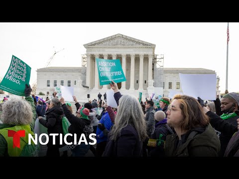 Protesta afuera de la Corte Suprema mientras jueces escuchan argumentos sobre la píldora abortiva