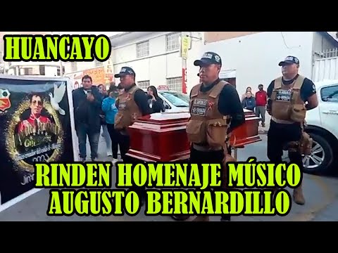 FAMILIARES Y AMIGOS DEL MUSICO HUANCAINO AUGUSTO BERNARDILLO GUTIERREZ LE RINDIERON HOMENAJE..