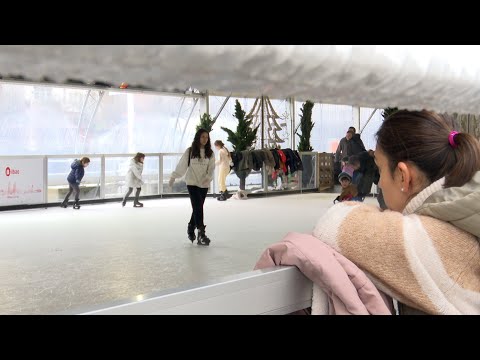 Patinar sobre hielo, una de las opciones preferidas en Bilbao en vísperas de Nochebuena