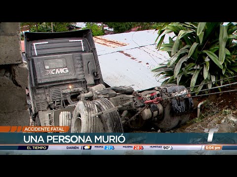 Camión articulado se va contra una residencia en Las Lajas, deja un muerto y 10 heridos