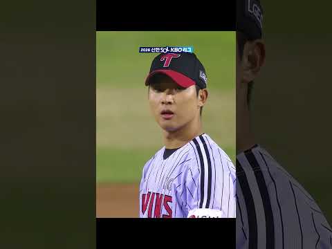 리드를 지켜내는 우강훈의 완벽한 커브