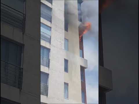 Se registra incendio en apartamento ubicado en el condominio Altos de Moral la Floresta.