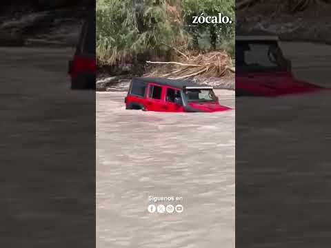 Familia es arrastrada en un Jeep por la corriente en la sierra de Santiago, #NuevoLeon