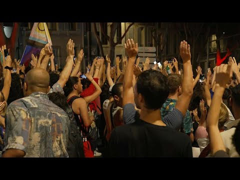 Marseille: des manifestants célèbrent dans la rue les résultats des législatives | AFP Images