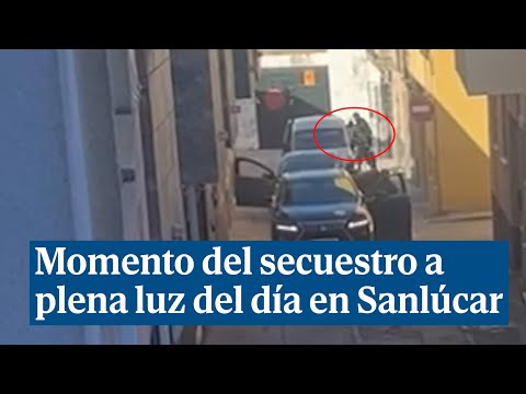 Momento del secuestro a plena luz del día en Sanlúcar de Barrameda (Cádiz)