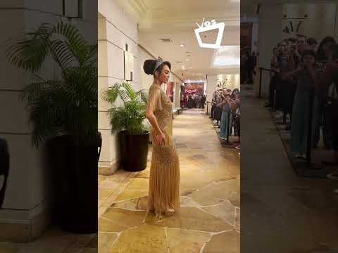 R’Bonney Gabriel, Miss Universo 2023, saliendo del hotel sede en El Salvador