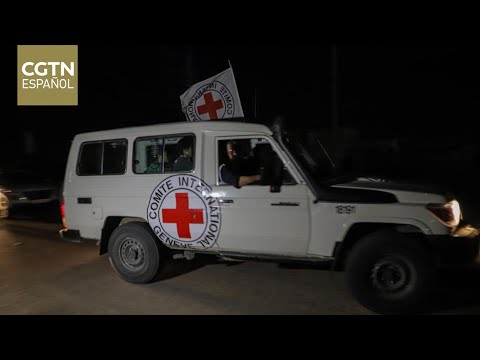 Hamás dice que segundo grupo de rehenes ha sido entregado a Cruz Roja
