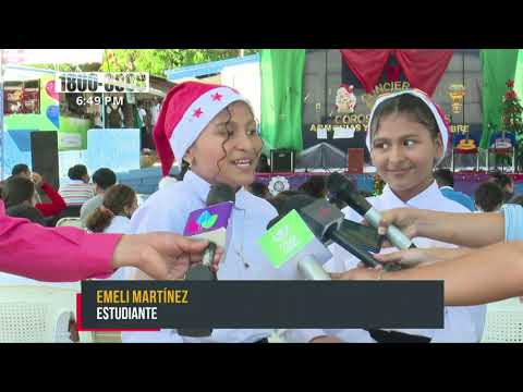 Estudiantes dan la bienvenida a la Navidad con orquesta, coro y danzas en Managua - Nicaragua