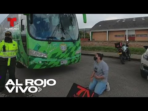 Empresaria le obstruye el paso a un autobús de futbolistas | Al Rojo Vivo | Telemundo