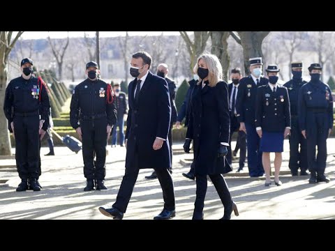 Emmanuel Macron rend hommage aux victimes du terrorisme en France