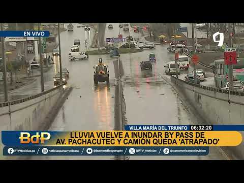 Avenida Pachacútec: camión queda atrapado en bypass tras inundación por lluvias
