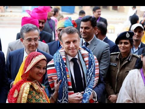VIDEO Emmanuel Macron, 3e malaise en plein discours, le président le prend avec humour : S'il y a