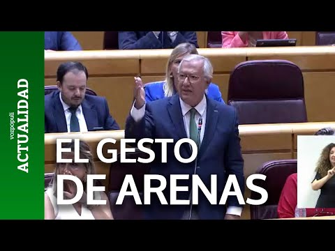 El gesto del senador Arenas (PP) contra la bancada del Gobierno: ¿Qué haces?