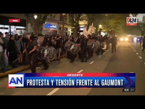 PROTESTA y TENSIÓN frente al cine GAUMONT por los despidos