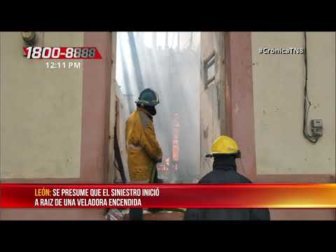 Voraz incendio afecta varias viviendas en un barrio de León - Nicaragua