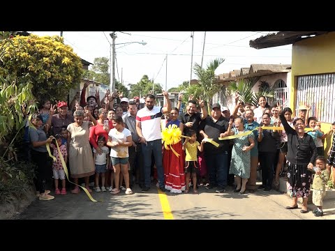 Pobladores y autoridades municipales inauguran 6 calles más en el barrio Carlos Núñez