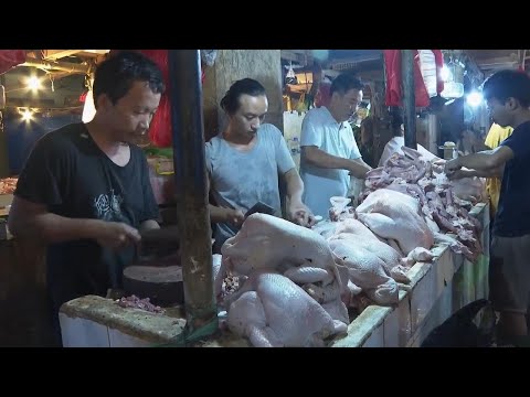 Crowds hit Jakarta's traditional markets with preparations for Eid in full swing