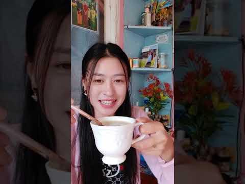 แม่เฒ่าอาข่ามาขายผักในวันเช้าท แม่เฒ่าอาข่ามาขายผักในวันเช้าท