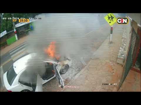 Automóvil en llamas
