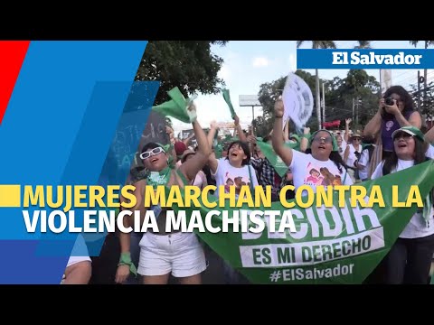 Mujeres de México y El Salvador marchan contra la violencia machista