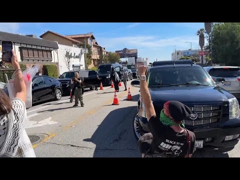 Pro-Palestinian protesters block Hollywood roads leading to Oscars ceremony, delaying start of cerem