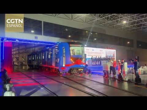 Sale de la cadena de montaje el primer tren ligero de fabricación china personalizado para CDMX