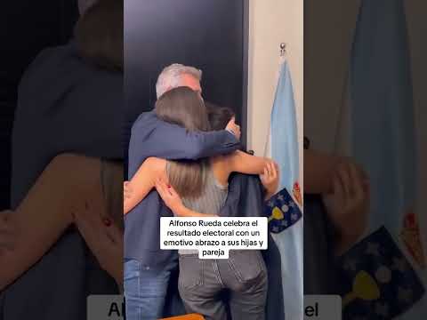 La celebración de Alfonso Rueda con su mujer e hijas