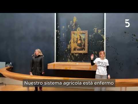 Miembros del grupo ambientalista Riposte Alimentaire arrojaron sopa sobre cuadro de la Mona Lisa