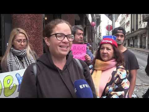 Venezolanos en Uruguay protestan por no poder inscribirse para votar en embajada