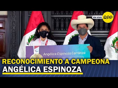 Presidente brindó reconocimiento a campeona Angélica Espinoza