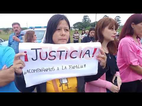 Inició la caravana de autos en Federación con carteles exigiendo justicia