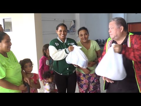 Migrants In Icacos Receive Hampers