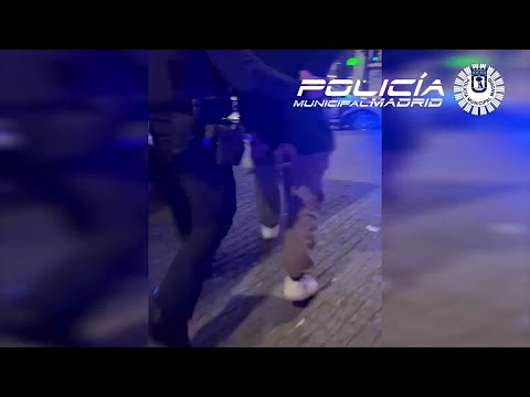 Roban el móvil a un hombre ebrio que se golpeó mientras paseaba por Madrid