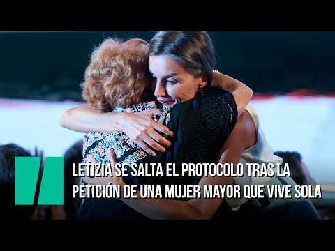 Letizia se salta el protocolo tras la petición de una mujer mayor que vive sola