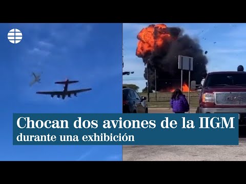 Chocan dos aviones de la Segunda Guerra Mundial durante una exhibición aérea en Texas