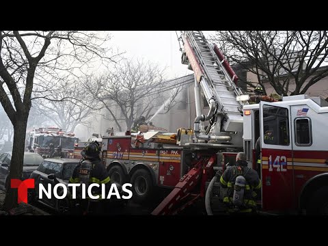 Investigan las causas de un incendio en una antigua iglesia de Brooklyn | Noticias Telemundo