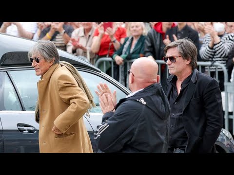 Obsèques de Françoise Hardy : qui est Claire, la cousine de Jacques Dutronc, venue lui dire adieu??