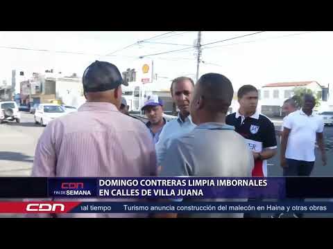 Domingo Contreras limpia imbornales en calles de Villa Juana