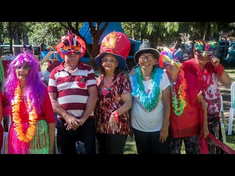 Personas mayores disfrutaron del carnaval en la Colonia Municipal de Verano
