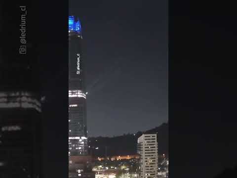 Captan meteorito cruzando el cielo en Santiago