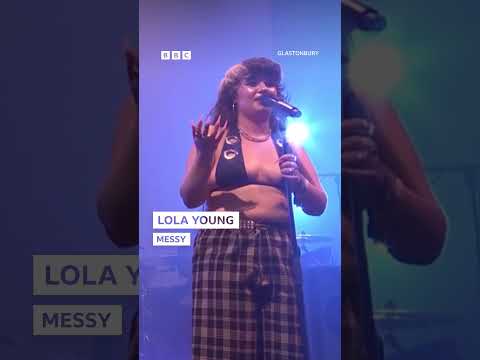 It wouldn't be a Lola Young set at Glasto without Messy... 💖