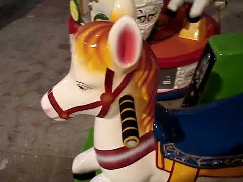 Beautiful Golden Horse kiddie ride game machine!