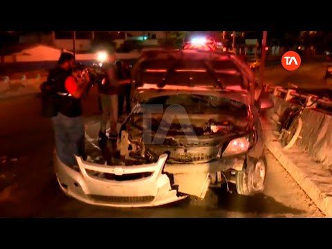 Accidente en paso elevado de la Av. de las Américas, en Guayaquil