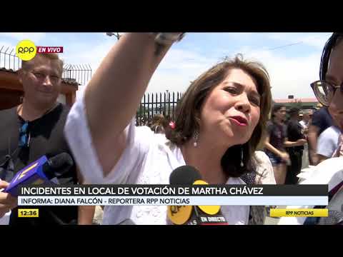 Martha Chávez se enfrentó a mujer que la llamó “corrupta”