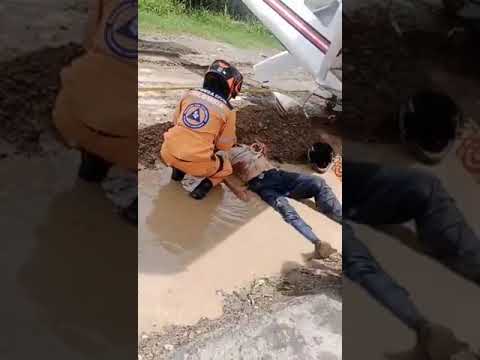 ¡De no creer! A un motociclista le cayó encima una avioneta en el Valle del Cauca